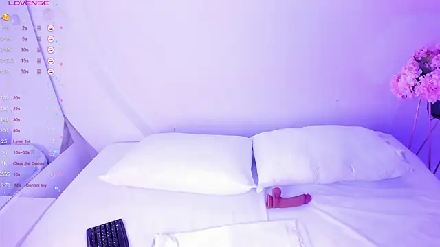 Snapshot of NanaOsaky chatting on October 1, 2025, 12:00 pm NanaOsaky online show from October 1, 2025, 12:00 pm