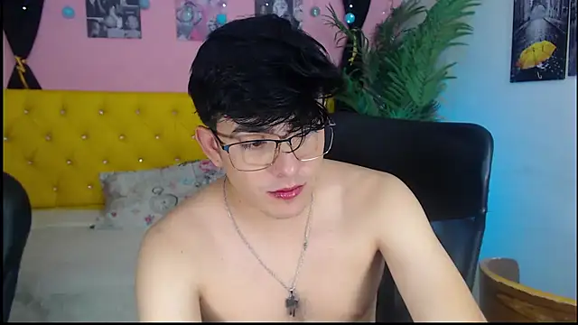 nolan twink1 online show from December 18, 2024, 8:57 pm