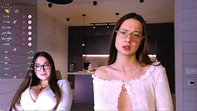 dorafisher01 online show from November 16, 2025, 2:11 pm