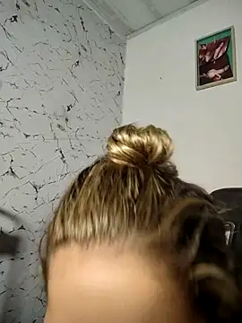 LaurenWelly  online show from November 14, 2025, 9:24 pm