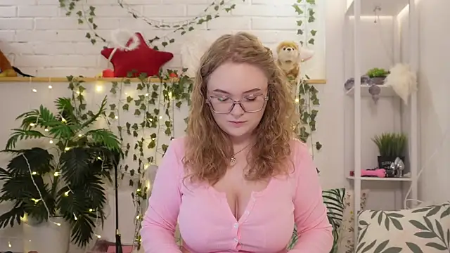 MonicaAsis online show from September 25, 2025, 5:27 pm