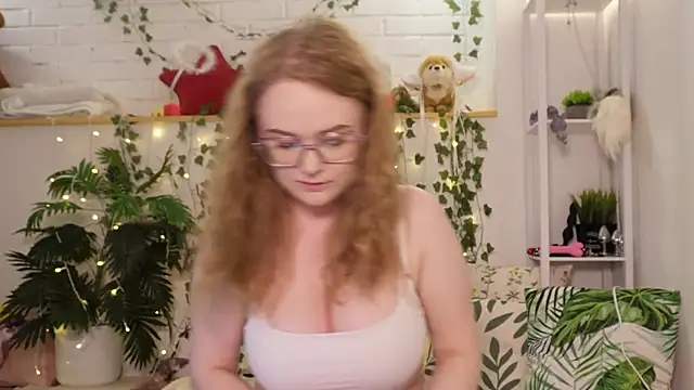 MonicaAsis online show from October 18, 2025, 5:57 pm