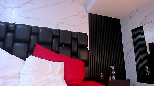 AuroraBon online show from February 6, 2026, 7:02 am