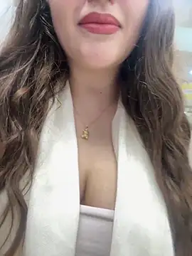 Elinatiranda online show from March 13, 2026, 1:45 am