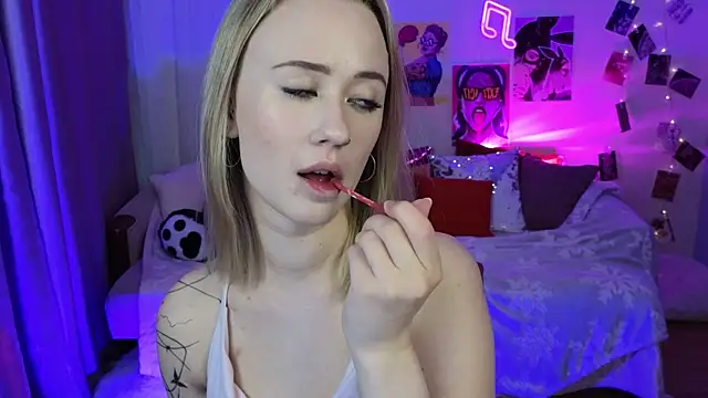 SashaBrooks online show from October 16, 2025, 1:34 pm