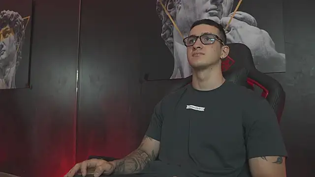 JacksonOlsenn online show from November 10, 2025, 8:41 pm