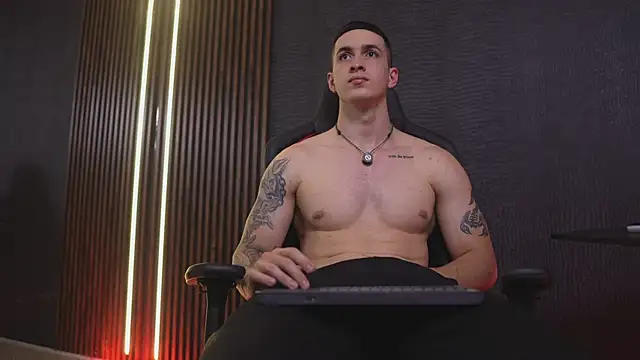 JacksonOlsenn online show from May 5, 2026, 9:01 pm