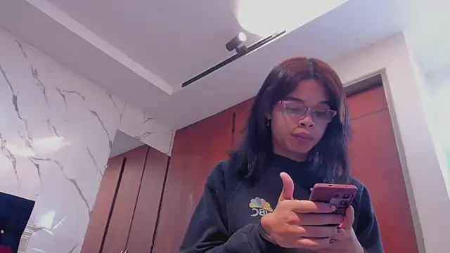 evelyn wine online show from October 13, 2025, 7:03 pm