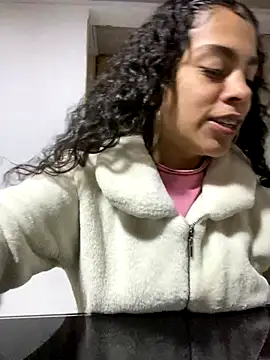 Snapshot of NINA_18_YEARS chatting on October 28, 2025, 12:36 am NINA 18 YEARS online show from October 28, 2025, 12:36 am