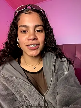 Snapshot of NINA_18_YEARS chatting on October 29, 2025, 11:39 pm NINA 18 YEARS online show from October 29, 2025, 11:39 pm