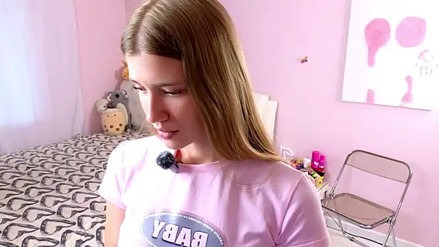 AnneFoxy online show from July 18, 2026, 9:24 am