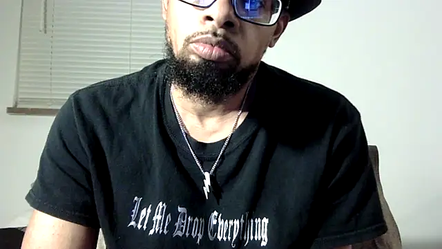 Snapshot of WhiskeyWood_DuhGOD chatting on October 13, 2025, 1:16 am WhiskeyWood DuhGOD online show from October 13, 2025, 1:16 am