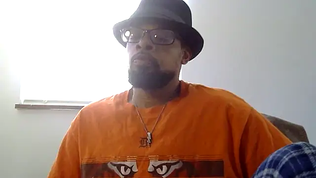 Snapshot of WhiskeyWood_DuhGOD chatting on November 6, 2025, 5:14 pm WhiskeyWood DuhGOD online show from November 6, 2025, 5:14 pm