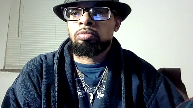 Snapshot of WhiskeyWood_DuhGOD chatting on November 29, 2025, 2:14 am WhiskeyWood DuhGOD online show from November 29, 2025, 2:14 am