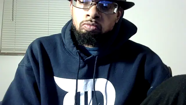 Snapshot of WhiskeyWood_DuhGOD chatting on December 22, 2025, 2:19 am WhiskeyWood DuhGOD online show from December 22, 2025, 2:19 am