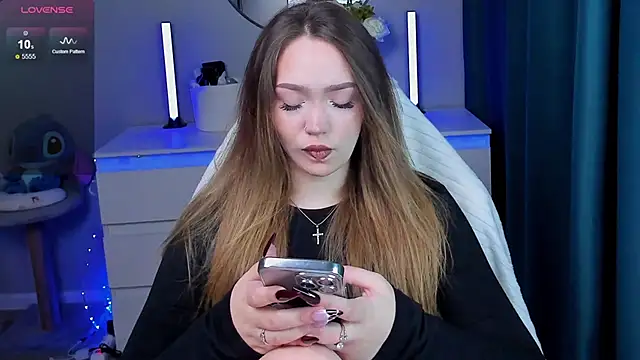 Snapshot of Evia_r0se chatting on October 18, 2025, 1:34 pm Evia r0se online show from October 18, 2025, 1:34 pm