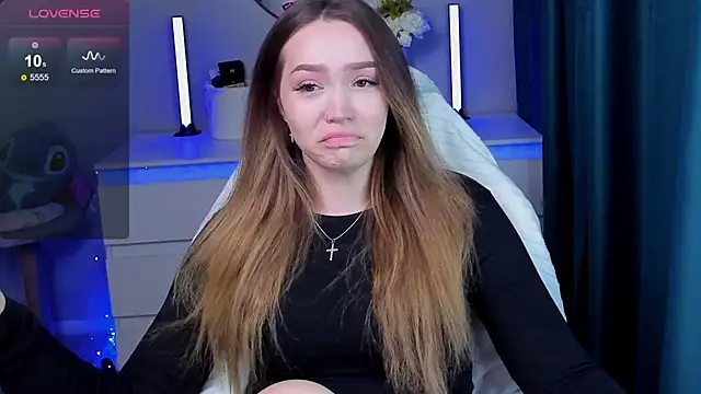 Snapshot of Evia_r0se chatting on October 19, 2025, 1:56 pm Evia r0se online show from October 19, 2025, 1:56 pm