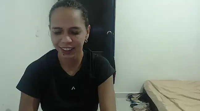 SusanLeroy online show from January 1, 2025, 11:40 pm