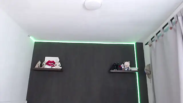 SusanLeroy online show from March 18, 2026, 9:23 am