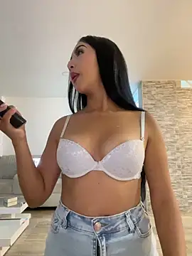 SOPHIACANDY19  online show from May 8, 2026, 12:05 am