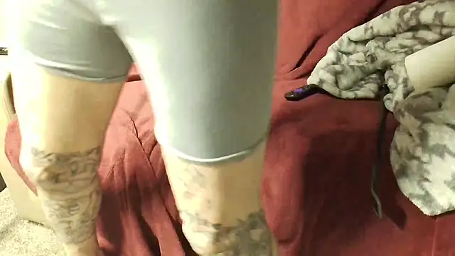 overaveragefreak4you online show from December 14, 2025, 9:58 am