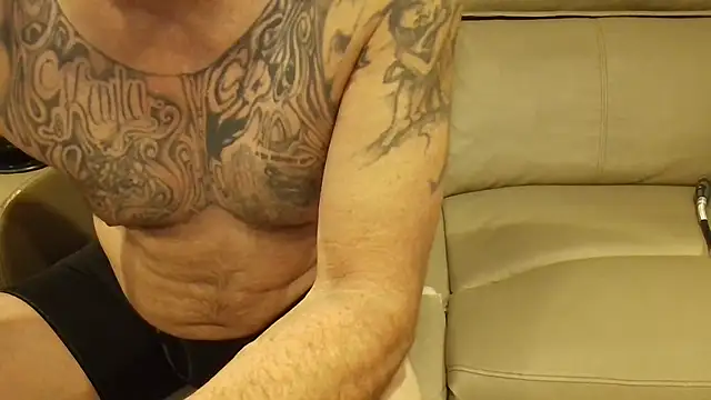 Snapshot of overaveragefreak4you chatting on March 5, 2026, 8:43 am overaveragefreak4you online show from March 5, 2026, 8:43 am