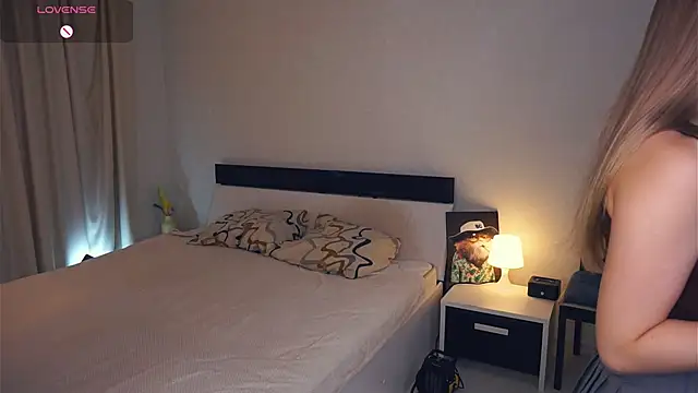 CathrynGeer online show from September 23, 2025, 6:33 pm