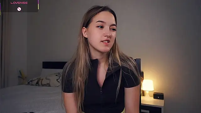 CathrynGeer online show from October 8, 2025, 7:33 pm