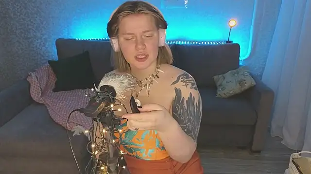 Snapshot of Kira_Citro chatting on January 17, 2025, 8:11 pm Kira Citro online show from January 17, 2025, 8:11 pm