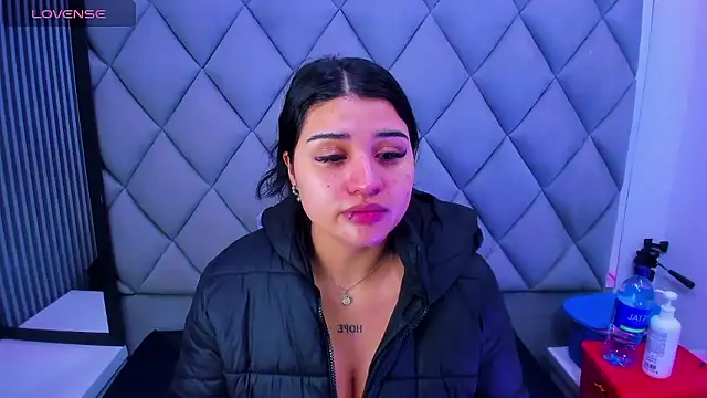 venusowen  online show from January 13, 2026, 1:05 pm