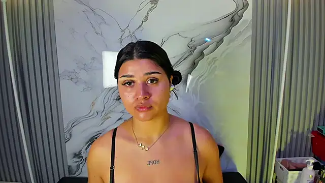 venusowen  online show from July 4, 2026, 3:18 pm