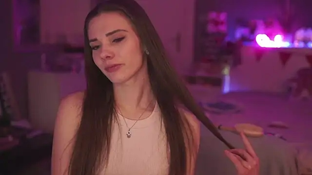 StephanieNeeson online show from December 5, 2024, 9:28 pm