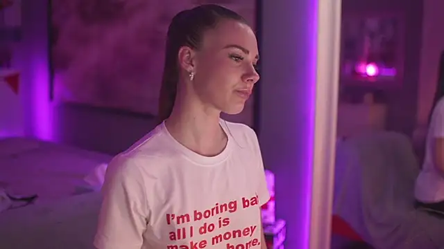 StephanieNeeson online show from December 20, 2024, 1:36 am
