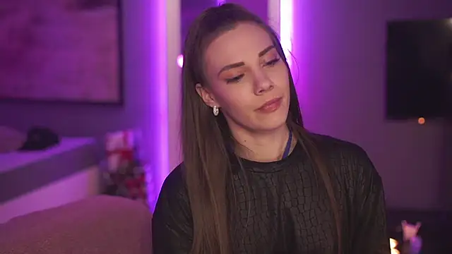 StephanieNeeson online show from December 31, 2024, 10:34 pm