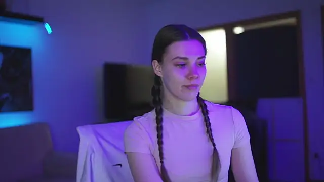 StephanieNeeson online show from February 26, 2025, 11:26 pm