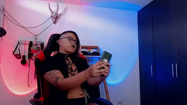 Snapshot of LilithSharon chatting on October 15, 2025, 5:13 pm LilithSharon online show from October 15, 2025, 5:13 pm