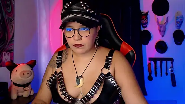 Snapshot of LilithSharon chatting on October 17, 2025, 8:33 pm LilithSharon online show from October 17, 2025, 8:33 pm