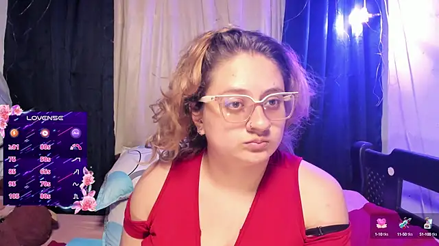 Snapshot of AnnieBigBoobs chatting on September 15, 2025, 10:54 pm AnnieBigBoobs online show from September 15, 2025, 10:54 pm