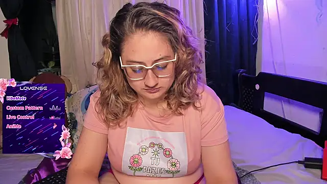 Snapshot of AnnieBigBoobs chatting on October 9, 2025, 10:19 pm AnnieBigBoobs online show from October 9, 2025, 10:19 pm