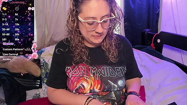 Snapshot of AnnieBigBoobs chatting on October 19, 2025, 7:36 pm AnnieBigBoobs online show from October 19, 2025, 7:36 pm