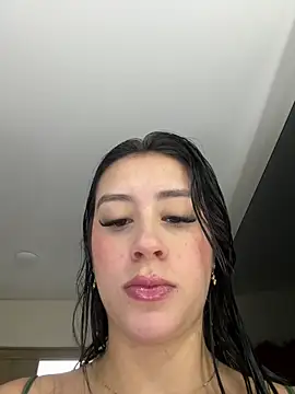 Snapshot of Karlee_rouse chatting on February 2, 2026, 12:20 am Karlee rouse online show from February 2, 2026, 12:20 am