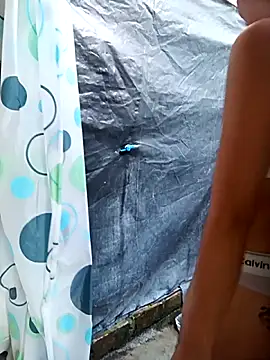 Kenia Moreno1 online show from December 17, 2025, 2:23 pm