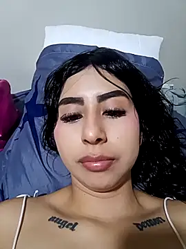 Kenia Moreno1 online show from February 9, 2026, 10:14 pm