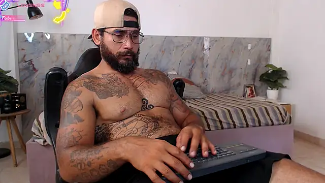 Snapshot of hanz_col chatting on April 2, 2026, 3:53 pm hanz col online show from April 2, 2026, 3:53 pm