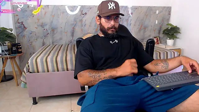 Snapshot of hanz_col chatting on April 9, 2026, 2:22 pm hanz col online show from April 9, 2026, 2:22 pm
