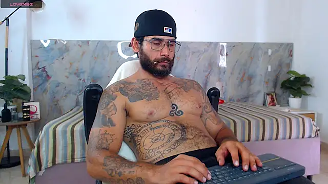 Snapshot of hanz_col chatting on May 6, 2026, 4:23 pm hanz col online show from May 6, 2026, 4:23 pm