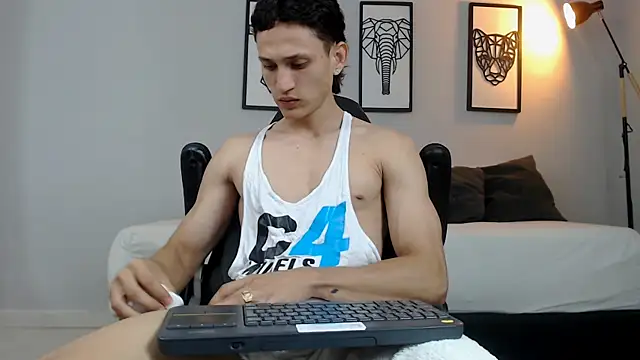 connor twink online show from December 17, 2024, 1:05 pm