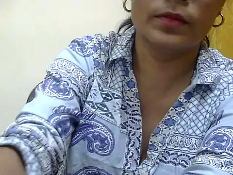 Snapshot of l_l_ish chatting on October 3, 2025, 5:26 am l l ish online show from October 3, 2025, 5:26 am