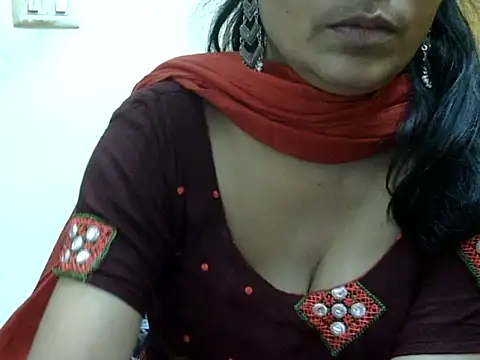 Snapshot of l_l_ish chatting on October 6, 2025, 6:00 am l l ish online show from October 6, 2025, 6:00 am