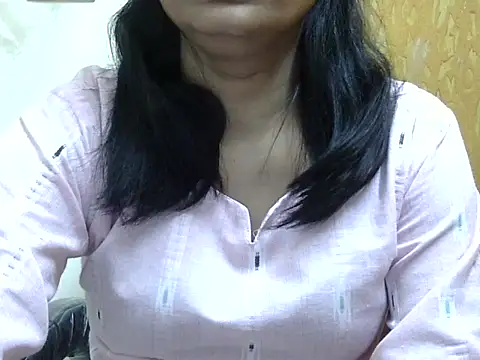 Snapshot of l_l_ish chatting on October 7, 2025, 5:04 am l l ish online show from October 7, 2025, 5:04 am